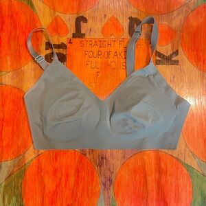 Aerie Find Happy Everywhere Padded Sports Bra Womens Size Small  Color Green